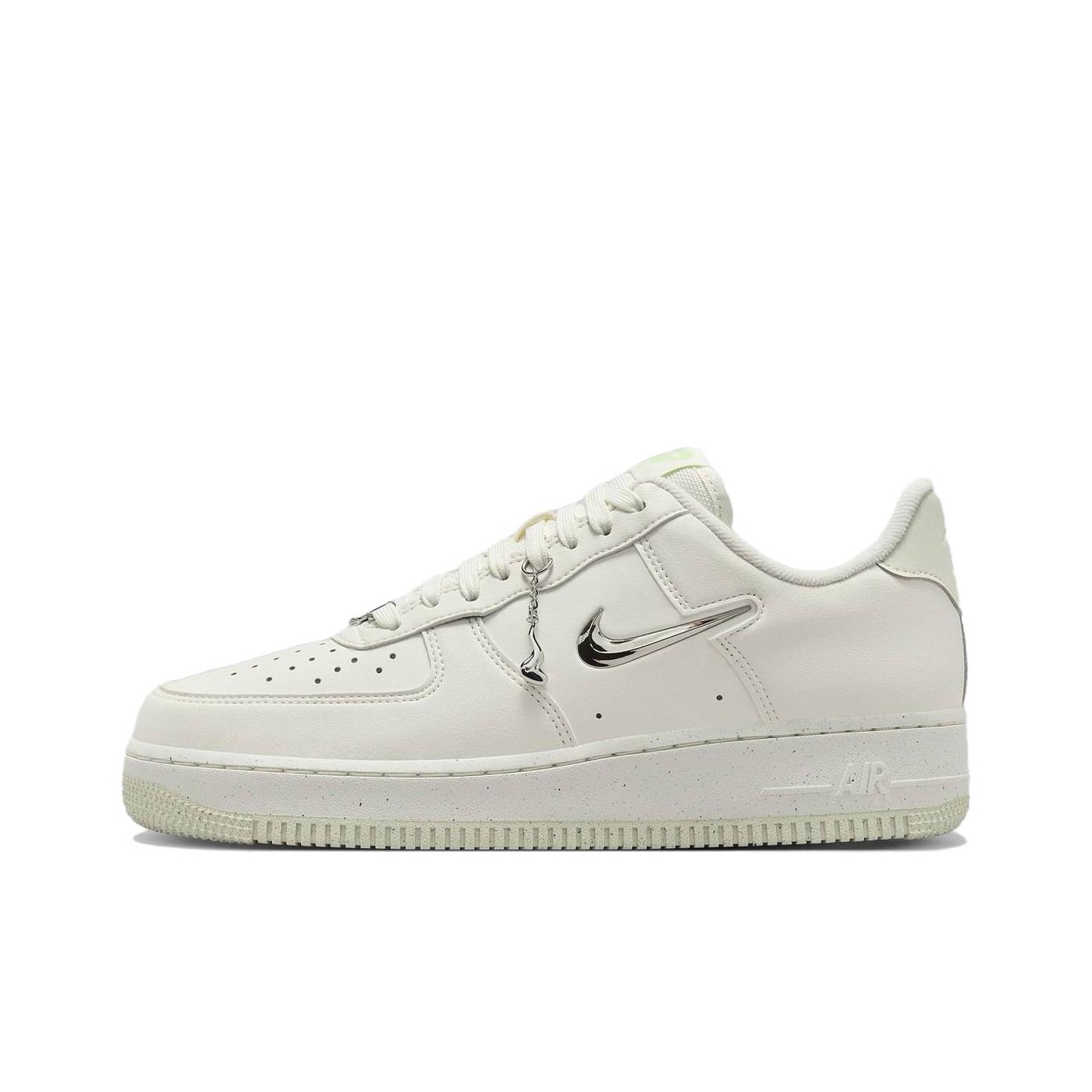 حذاء نايك إير فورس 1 من الجلد  - مراجعة Nike Shoes Air Force 1 وسعره